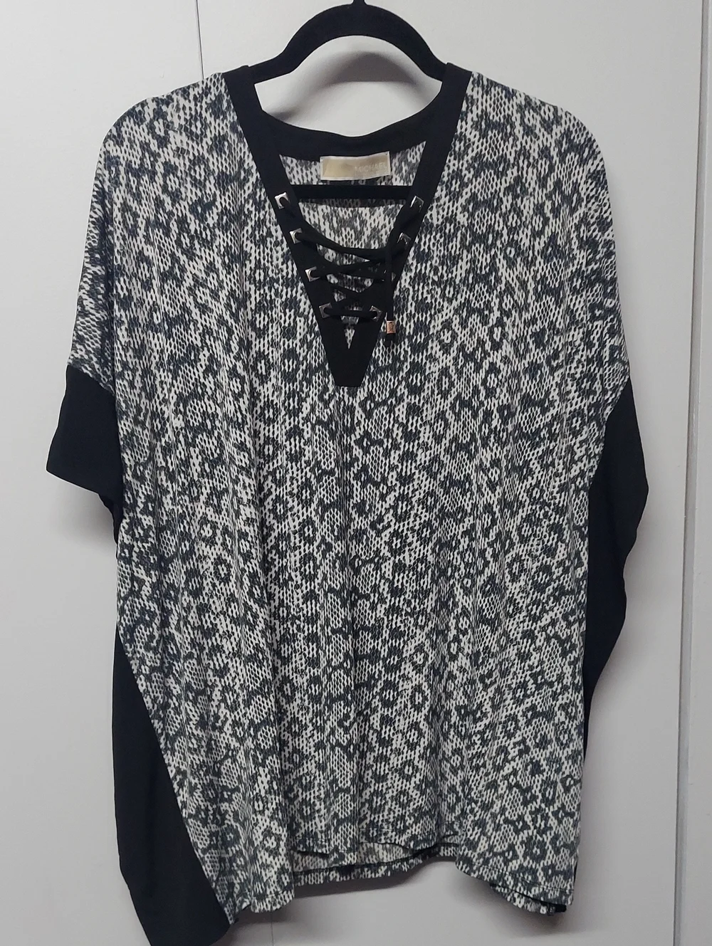 Michael Kors Black and White Lace-Up Patterned Short Sleeve Kaftan Style Top